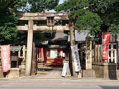 一度祇園方面に向かいます
昼食抜いてるんで腹がへった

途中、反対車線の先に神社を発見
名前も「満足」稲荷神社！←縁起が良さそう
