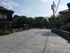 大将軍神社から祇園方面へ移動します

巽橋へ来たのはガイドブックで見る景色が見たかったから