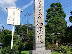 次の八坂神社に向かいますが、途中知恩院に寄り道
坂を上ります