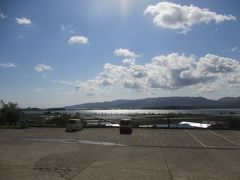 高台になっていて、

こちらからも加茂湖が見える。

全員乗車。2日目スタート。