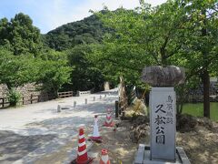 教えてもらったルートから脱線し鳥取城跡の久松公園入口に居ます。

県庁からを左に500ｍくらい進んだ所で見た鳥取城跡の表示見て血が騒ぎました。
