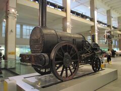 交通博物館のロケット号。これから鉄道が始まったのですよね。１００数十年前、日本は外国から鉄道を輸入していました。今では輸出してしまう日本の鉄道技術。GHQの日本の航空機開発禁止がなかったら、今頃、Made　in　Japanの飛行機が世界中を飛び回っていたと思います。