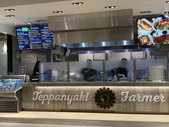 午後８時
夜ご飯に食べると決めていたのが、ここ！！
アラモアナショッピングセンターに新しくできたフードコート、ラナイにあるテッパンヤキファーマーです。