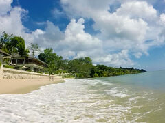 その後ウブドから２時間かけてジンバランへ。

ビーチクラブ・レストラン「スンダラ」で遊びます。