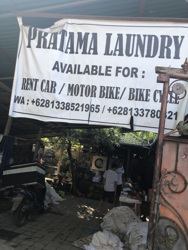 ちょうどホテルのすぐそばにランドリーがありました