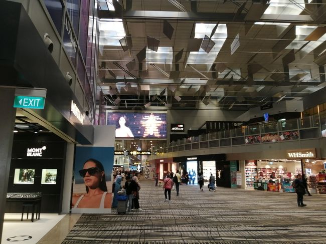 行きは…<br /><br />予定よりチャンギに早く到着<br /><br />時間に余裕があったので<br /><br />ぶらぶらあちこちに寄って…