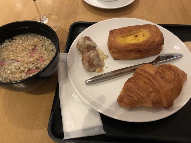 パンに麺類にシュウマイ・・・・。<br />秩序のない組み合わせですね（爆）