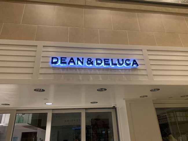 こちら！<br />DEAN&amp;DELUCA！<br />母に限定のバックを買って来てほしいと頼まれたので来ました。