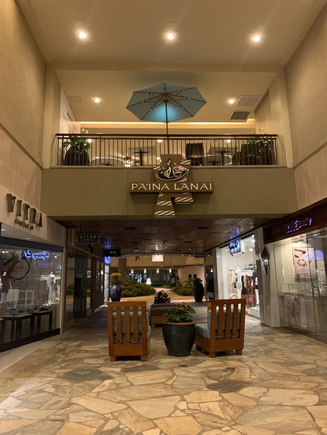 2日目です。<br />早朝3時半くらいだったかな。<br />ここはロイヤルハワイアンセンター内、何しに来たかわかりますか？