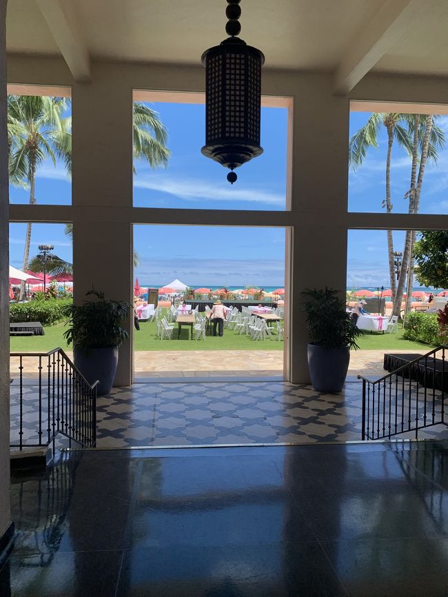 わたし的にここからビーチに向かって歩く時が一番ハワイに来たぁって感じる場所です。<br /><br />さて何しに来たかというと...、