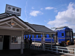 小坂小学校バス停で降り、まず向かったのは小坂鉄道レールパーク。
ここは、1994年に廃止された小坂精練小坂線の小坂駅だった場所。
2014年から、レールパークとして営業している。