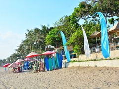 Seminyak Beach 

ビーチにはサーフボードがたくさんお休み中（笑）