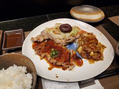 本日の　ランチ
目の前の 鉄板で焼いてくれます。