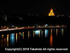 ドライブリッジ(?????? ????)

蚤の市で有名なドライブリッジからのクラ川(???????)と至聖三者大聖堂(??????? ????????? ??????)の夜景です。


ドライブリッジ：https://translate.google.com/translate?hl=ja&sl=auto&tl=en&u=https%3A%2F%2Fka.wikipedia.org%2Fwiki%2F??????_????
クラ川：https://ja.wikipedia.org/wiki/%E3%82%AF%E3%83%A9%E5%B7%9D