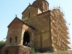 メテヒ聖母マリア教会(??????? ???????????? ????? ??????)

５世紀に創建されたジョージア正教会(??????????? ??????????????? ?????????? ???????)の教会です。13世紀にモンゴル軍によって破壊されたものの、バグラト朝(??????????)のデメトリウス２世(??????? II ???????????)によって再建されました。


メテヒ聖母マリア教会：https://en.wikipedia.org/wiki/Metekhi_Church
モンゴル軍：https://en.wikipedia.org/wiki/Mongol_military_tactics_and_organization
バグラト朝：https://en.wikipedia.org/wiki/Bagrationi_dynasty
デメトリウス２世：https://en.wikipedia.org/wiki/Demetrius_II_of_Georgia