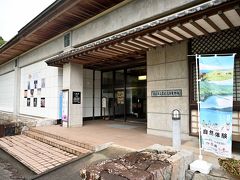 ●安芸市立歴史民俗資料館

城跡の敷地内には「安芸市立歴史民俗資料館」があり、ここで少しお勉強タイムに。
館内には、この地を治めた五藤家に伝わる美術工芸品や古文書や、安芸出身で三菱財閥の基礎を築いた岩崎弥太郎に関する展示がされていました。


◇安芸市立歴史民俗資料館◇
　開館時間：9時～17時
　入館料：大人300円
　休館日：毎週月曜日（祝日の場合は開館）、年末年始