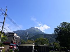 湯布院、由布岳（湯の坪街道より）