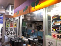 仙台朝市のしょう家さんで海鮮丼をいただきます。