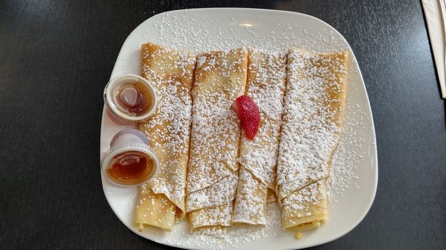 ランチの後、近くのクレープやさんでデザートを頂きました。Crêperie Chez Suzetteというお店です。