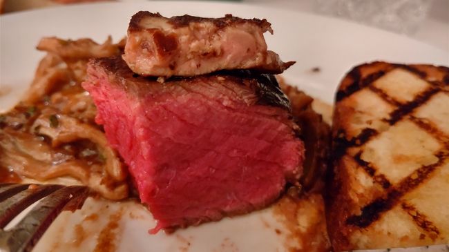 ミディアムレアの焼き加減はこんな感じでした。とても美味しかったです。