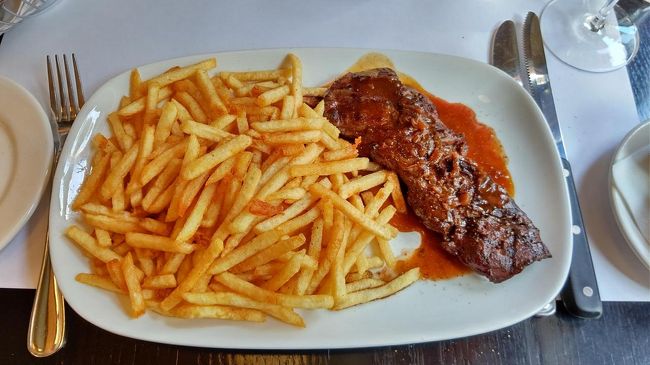 お肉が美味しいとのことで、ステーキを頂きました。