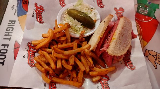 スモークミートのサンドイッチを頼みました。