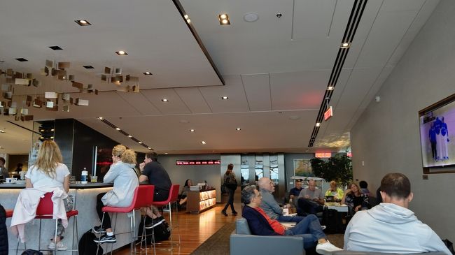 空港についてからは、エアカナダのラウンジで出発を待ちます。大きくてゆっくりできました。