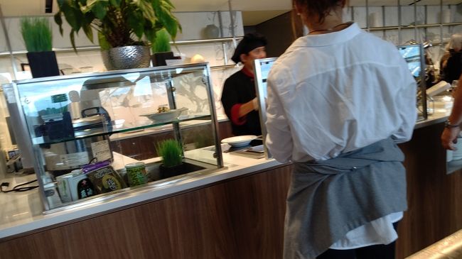 ライブの調理もやっていましたが、なかなか列が進まなかったので諦めました。