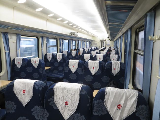 06：21<br />ほとんどの乗客は下りてガラガラの車内となりました。