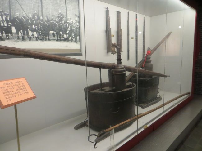 11：17<br />別のものを見に来たのですが、古い消防設備も展示されていました。