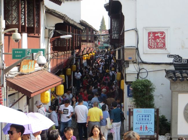 13：29<br />平日の昼間なのに、人がわんさかいます。私もその一人ですが・・・