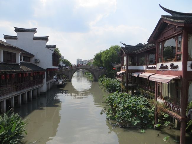 13：32<br />西側は運河にせり出して建物が多っています。<br />