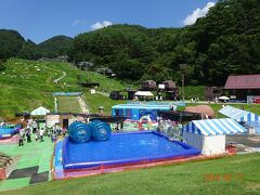 平尾山公園のメイン施設となるスキー場。
夏場はご覧の通り。