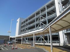 成田空港へは、車ならあっという間です。第一駐車場へ車を停めます。