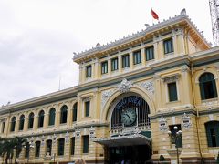 サイゴン大教会の前にある「サイゴン中央郵便局」。