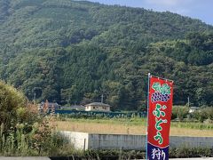 予約の時間になったので、中込農園に向かいます。
ここでシャインマスカット狩りです。
1時間シャインマスカット食べ放題で、ひとり2500円のコースにしました。