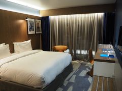 アテネのホテルにチェックイン。
SPG系のAthens Was Hotel。