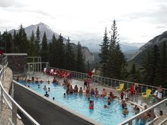 Banff Upper Hot Springs
すぐ右手下に温泉プールが見えます。