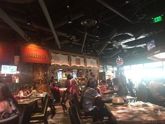 ワイキキのルーチン、えぞ菊がなくなっていた、がーん！

代わりにインターナショナルマーケットプレイスのRamen barに行ってみた。
