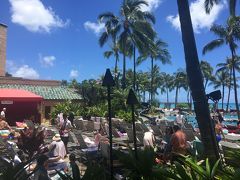 シェラトン・ワイキキ。
ヘレモア・プレイグラウンドのチェアー、にぎわってますね。