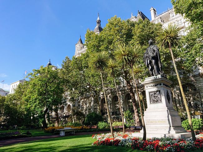 4日目はウェストミンスター寺院などを観光。地下鉄でエンバンクメントまで行き、ホワイトホール庭園を散策した。