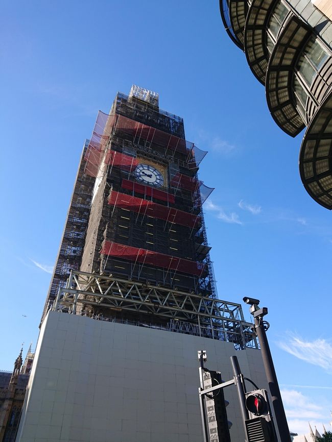ロンドンの代名詞でもあるビッグベン。残念ながら現在は工事中でこんな感じ。