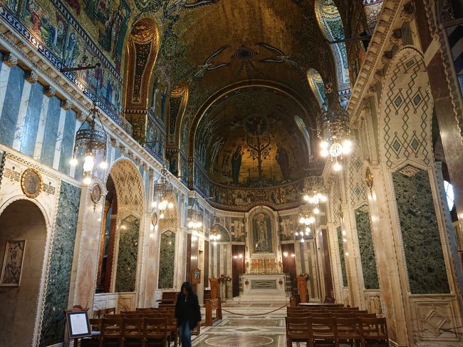 寺院に比べると人が少ないので落ち着いて観光できる。こちらは内部の撮影も可能。