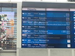 地下鉄1号線に乗って Lyon駅に到着。
Lausanne行は・・・　11番線ですね。