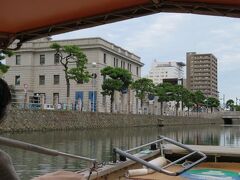 旧日本銀行松江支店の建物を利用したカラコロ工房。
ここも気になっていたのですが、実際に見てみたらあとで行ってみたくなりました。
