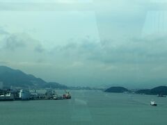 08：00にホテルを出発して山口県に向かいました。
関門橋からの眺め