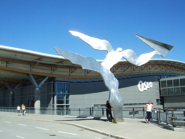 ロンドンを出発し、オスロに到着。ここで国内線に乗り換え、オーレンスへ。<br />時間があるので、少し外に出てみました。