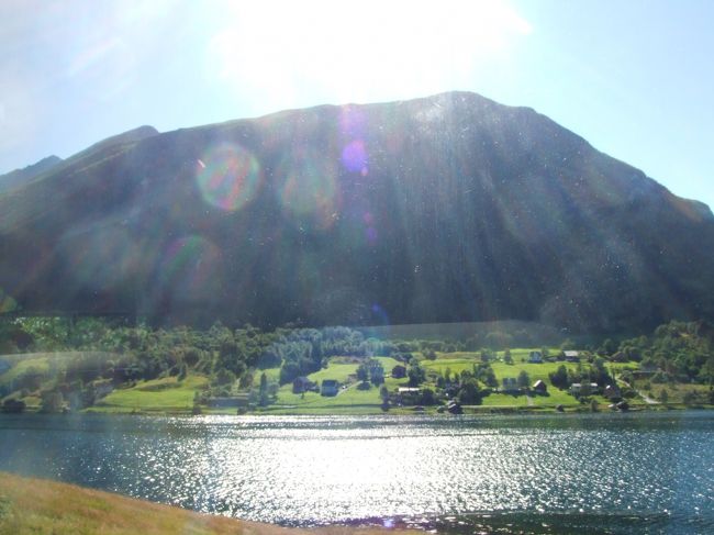 素晴らし景色。ずっと窓の外を見ています。