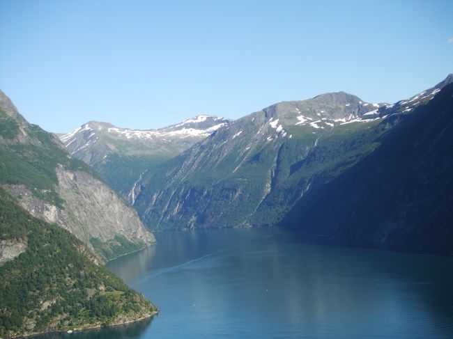 フィヨルドらしい景色になってきました。