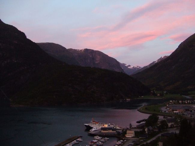 日付が変わるくらいの時間帯だったと思うですが、暗くなりません。不思議な感覚です。